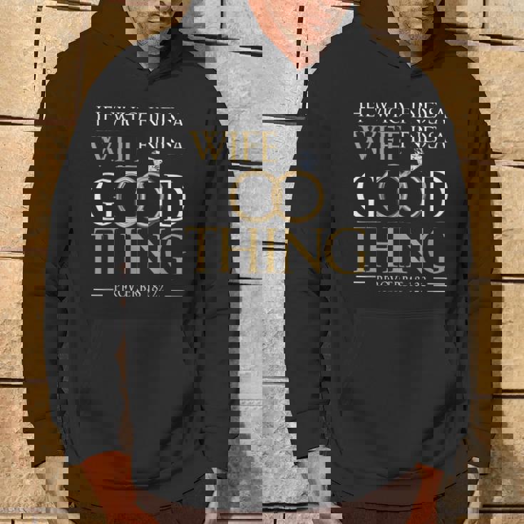 妻を見つけた彼は、良いことを見つける 夫のことわざ 18 22 パーカー ライフスタイル