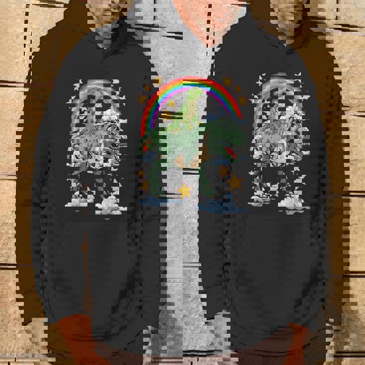 恐竜恐竜に乗る緑のイグアナ パーカー ライフスタイル