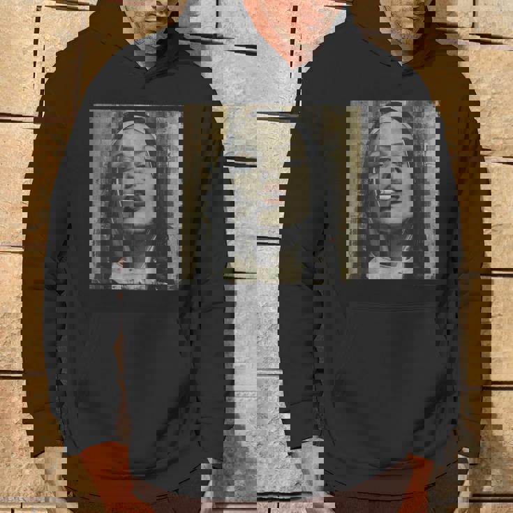 熱い尼僧がタバコを吸う、反抗的な尼僧 パーカー ライフスタイル