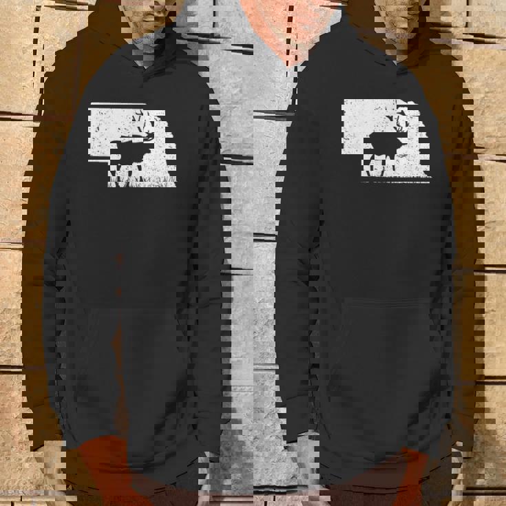 狩猟ヘラジカまたはワピティ ネブラスカ地図アートハンター パーカー ライフスタイル