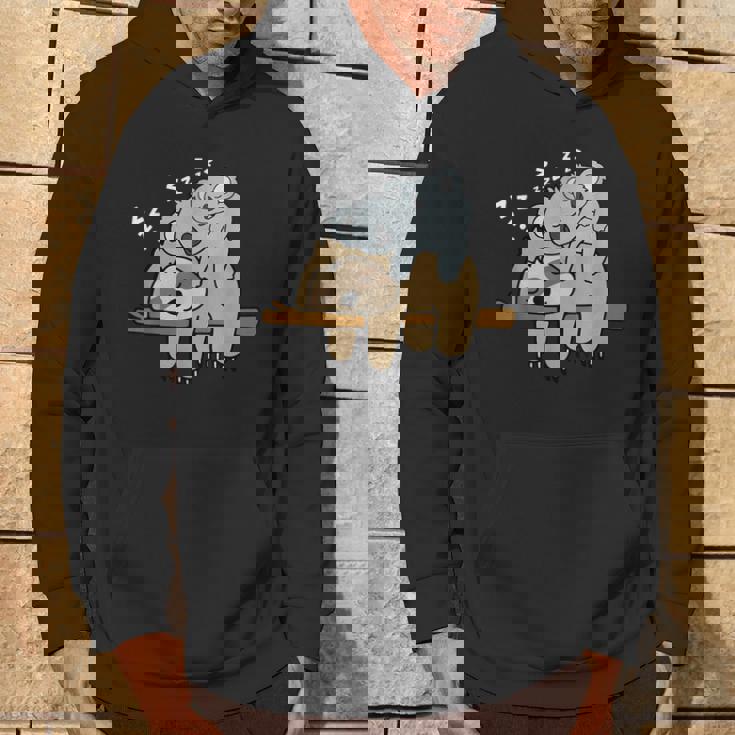 眠っているかわいい怠け者ナマケモノ ベビーコアラ ママベア昼寝 パーカー ライフスタイル