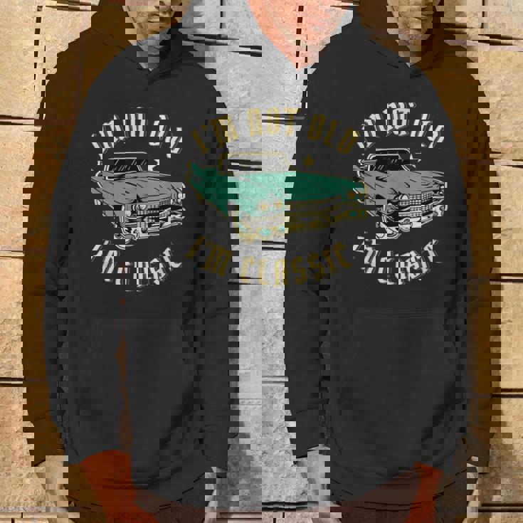 私は年をとっていない私はクラシックで面白い車のデザインです パーカー ライフスタイル