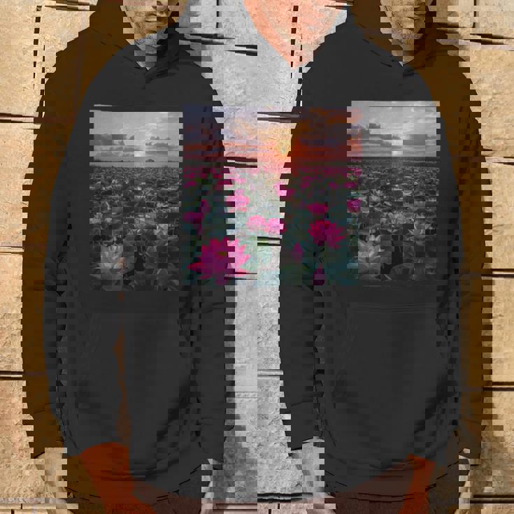 蓮の花畑 美しい夕日のグラフィック パーカー ライフスタイル