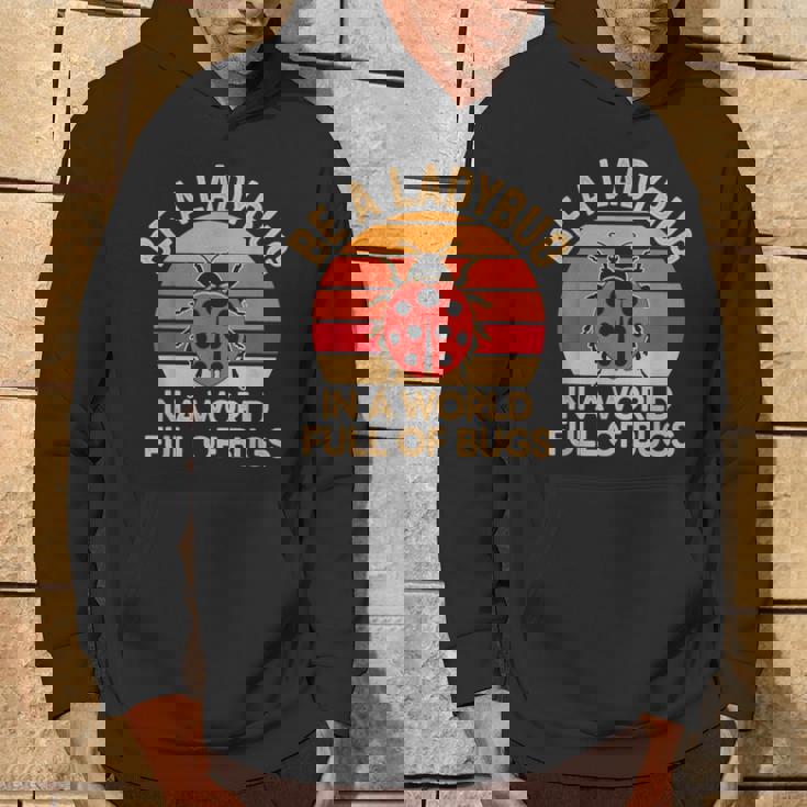 虫だらけの世界でてんとう虫になろう レトロなてんとう虫 パーカー ライフスタイル