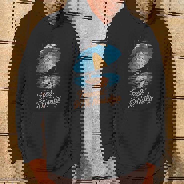 雨の日のノスタルジア 心地よい美学 傘と気分 パーカー ライフスタイル