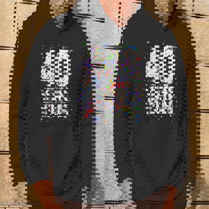 面白 40 Years Young Happy 40Th Birthday シャツ メンズ レディース パーカー ライフスタイル