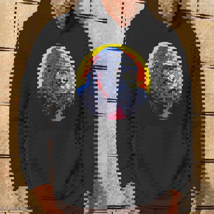 鮮やかなゴリラのイラスト、大胆な色。 パーカー ライフスタイル