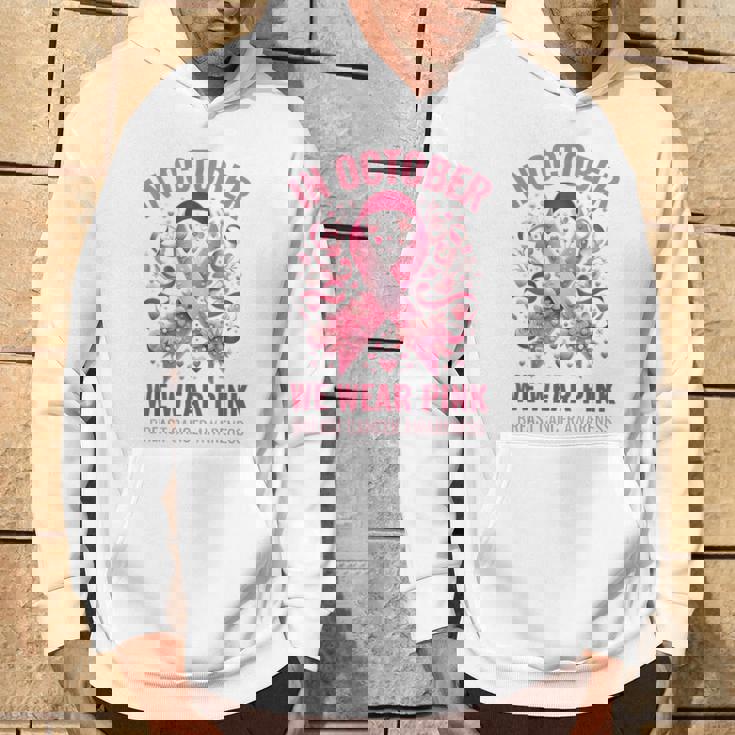 10月にはピンクリボンデザインの乳がんウォークを着用 パーカー ライフスタイル