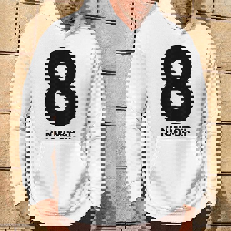 8 数字 パーカー ライフスタイル