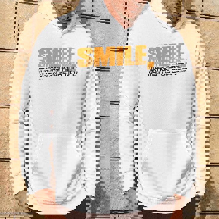 Smile It Makes People Wonder What You're Up To パーカー ライフスタイル