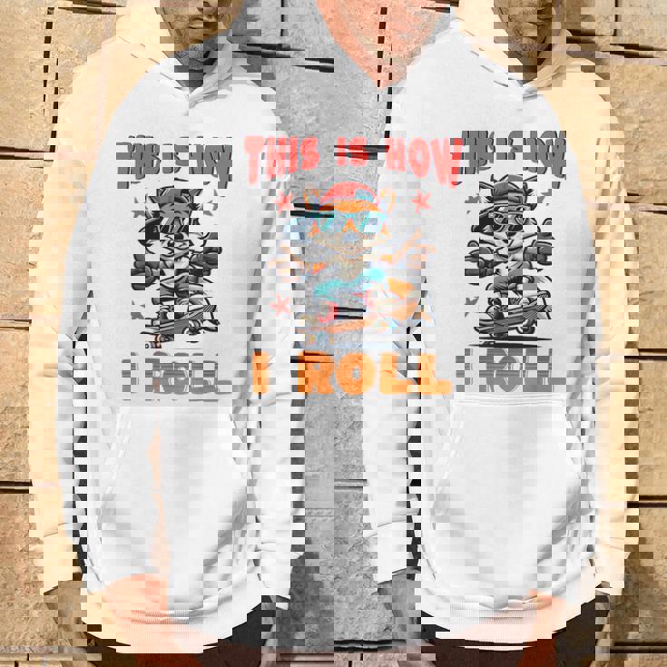 これが私がクールなフォックススケートをスケートボードで転がす方法です パーカー ライフスタイル