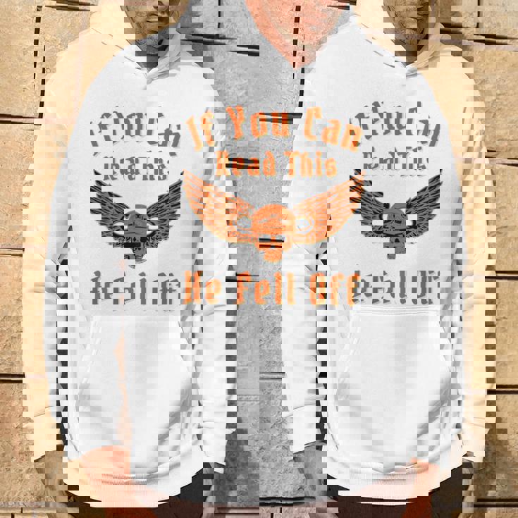 これを読めば、彼はバイカー向けのダークユーモアサインから落ちた パーカー ライフスタイル