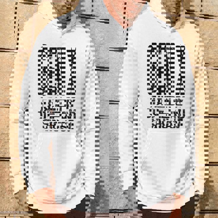 コーヒーと皮肉なユーモアに刺激された面白いジェネレーションx Gen X パーカー ライフスタイル