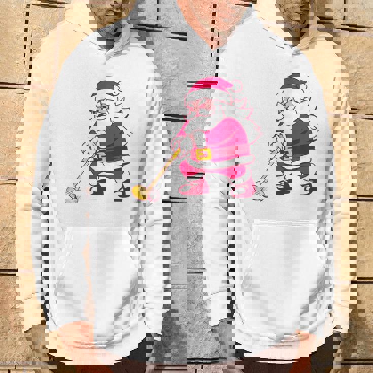 ゴルフをする面白い醜いクリスマスサンタ。 パーカー ライフスタイル