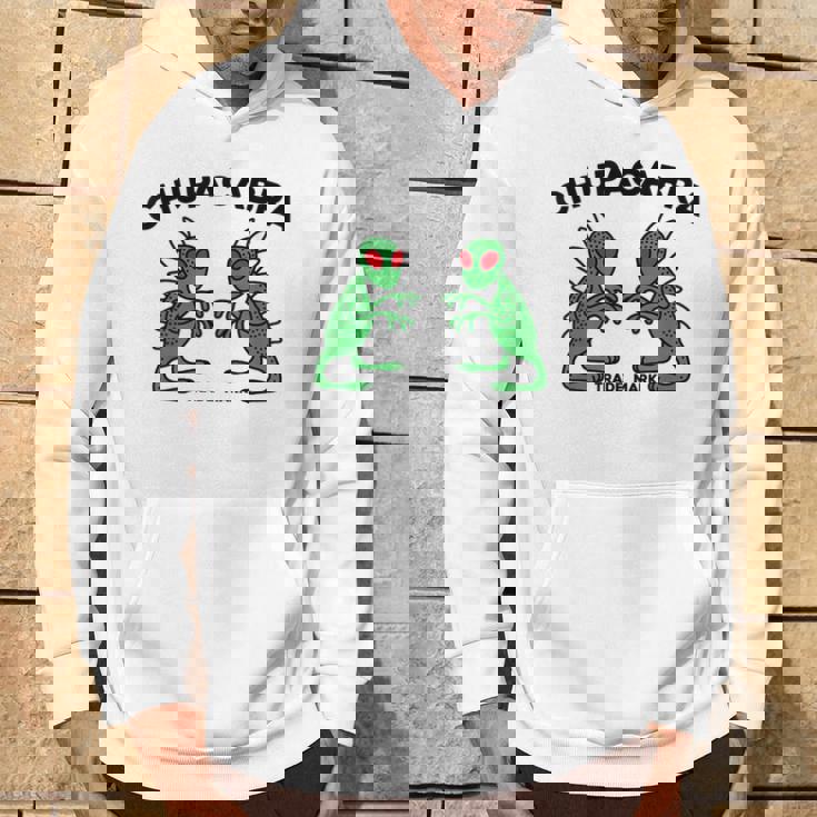 チュパカブラ パーカー ライフスタイル