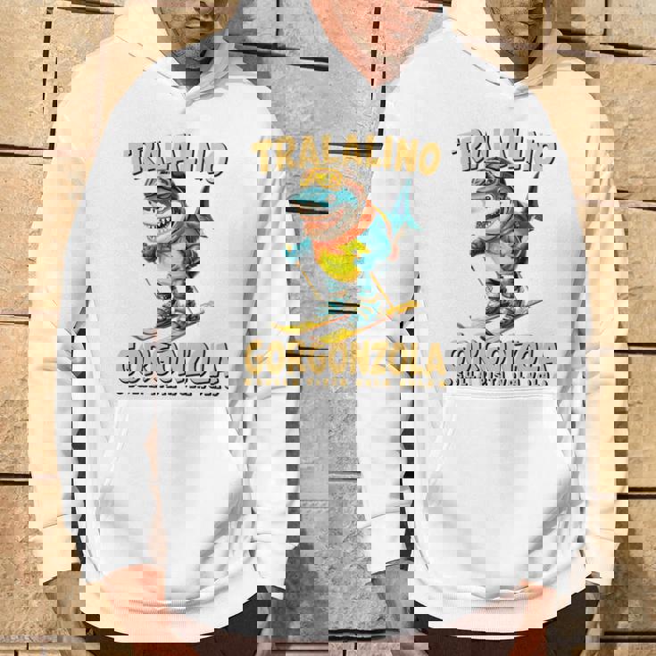 トララリーノ・ゴルゴンゾーラ – トララレロチーズミッションのスキーシャーク。 長袖tシャツ パーカー ライフスタイル