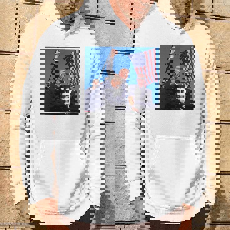 トランプ大統領のために祈り、決して降伏しない、神の祝福トランプ。 長袖tシャツ パーカー ライフスタイル