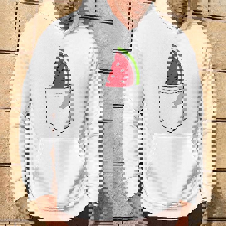 ポケットに入ったスイカのポケットプリントの面白いスイカ。 パーカー ライフスタイル