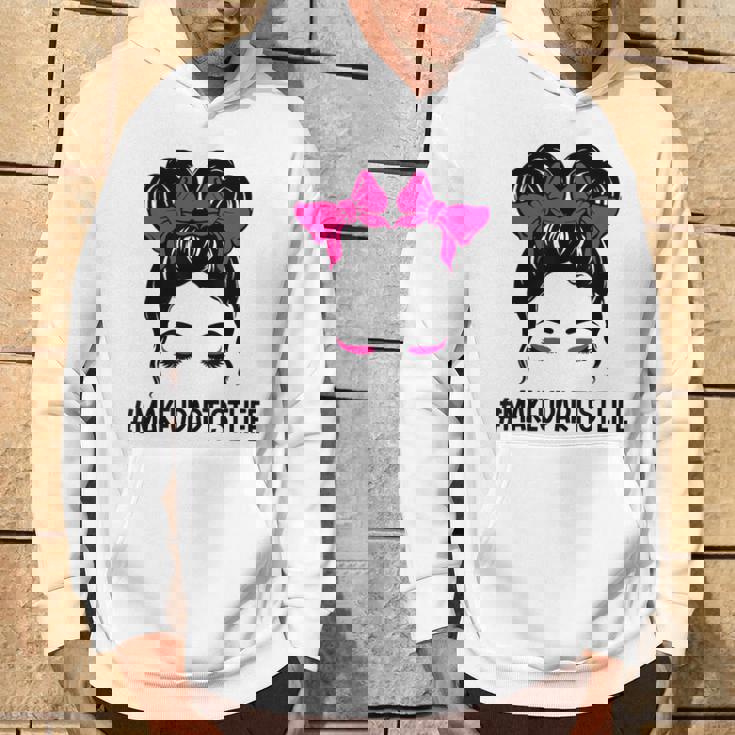 メイクアップアーティスト 美容師 美容師 顔 乱雑なお団子 パーカー ライフスタイル