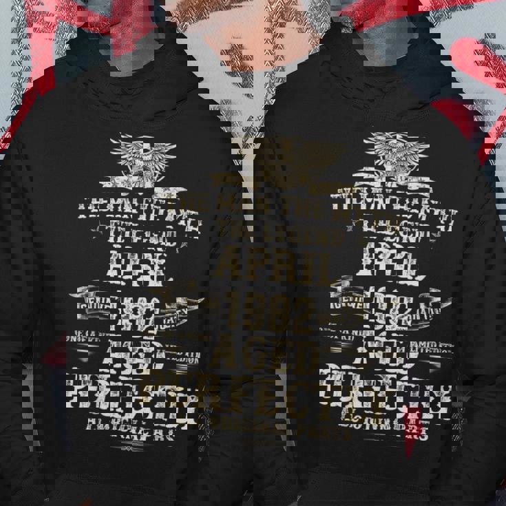 43歳の誕生日プレゼント 男性用 1982年4月 誕生日 パーカー 面白い贈り物