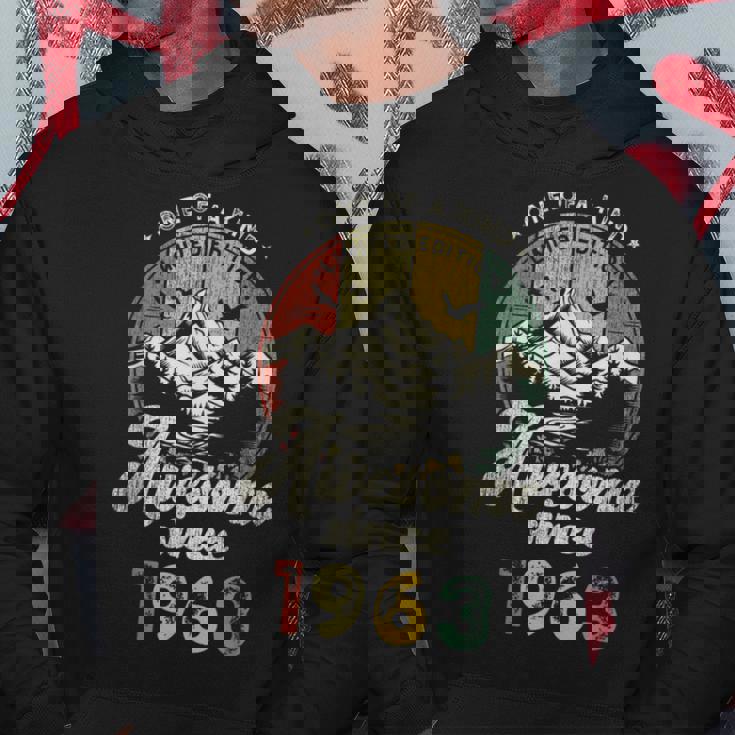 62歳の誕生日 1963年創業のレトロな山々 パーカー 面白い贈り物