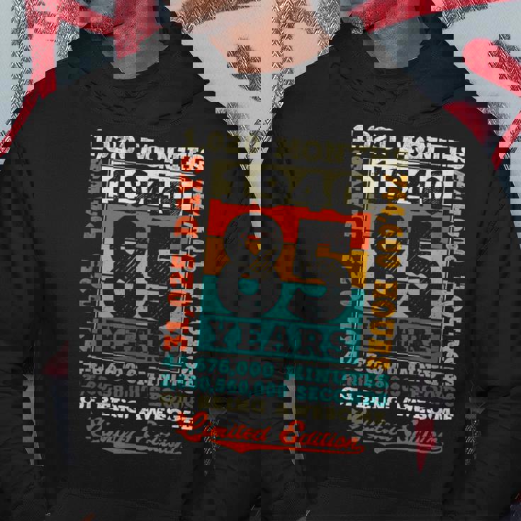 85歳 1020ヶ月 Of Being Awesome 1940 85歳の誕生日 パーカー 面白い贈り物