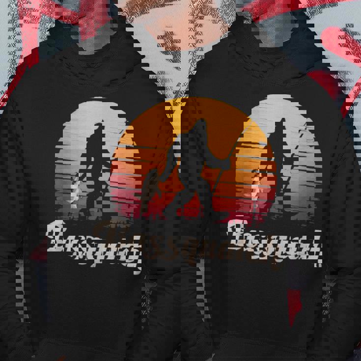 Basssquatch ビッグフット 釣り バス フォレスト シルエット パーカー 面白い贈り物