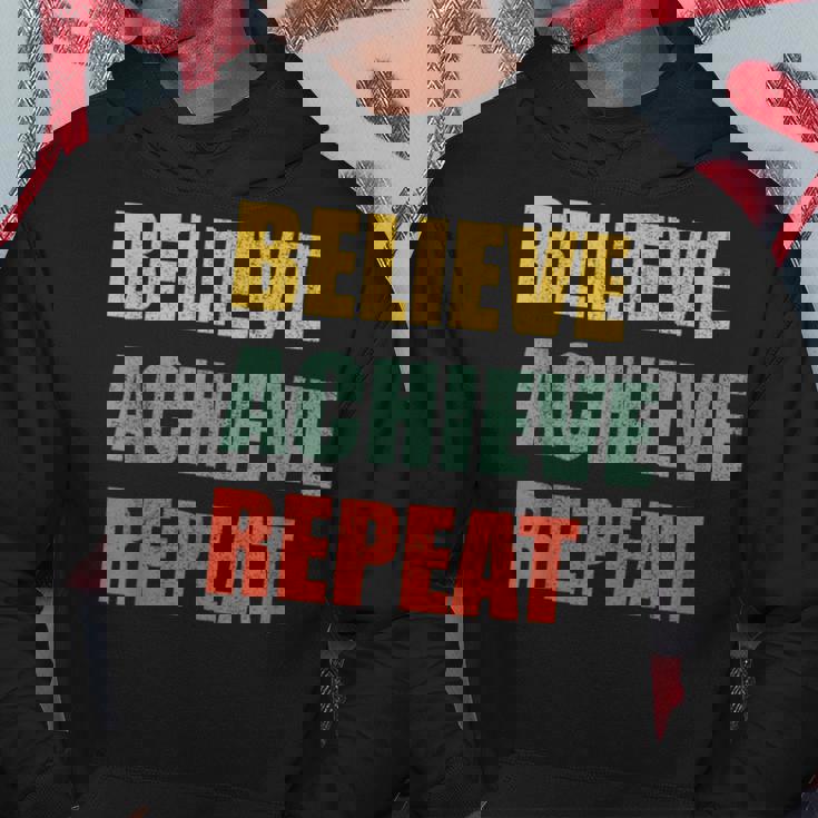 Believe Achieve Repeat Motivational Ambition Inspiration パーカー 面白い贈り物