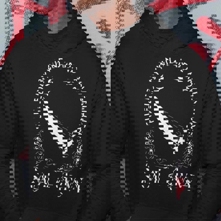 Fueled By Wind And Adventure カタマランセーリング パーカー 面白い贈り物