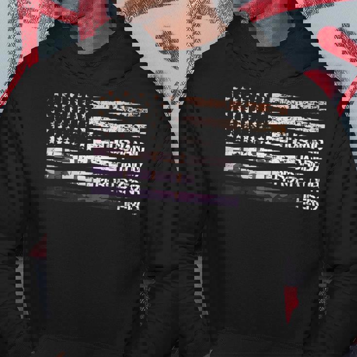 Husband Daddy Protector Hero American Flag Cool Dad パーカー 面白い贈り物