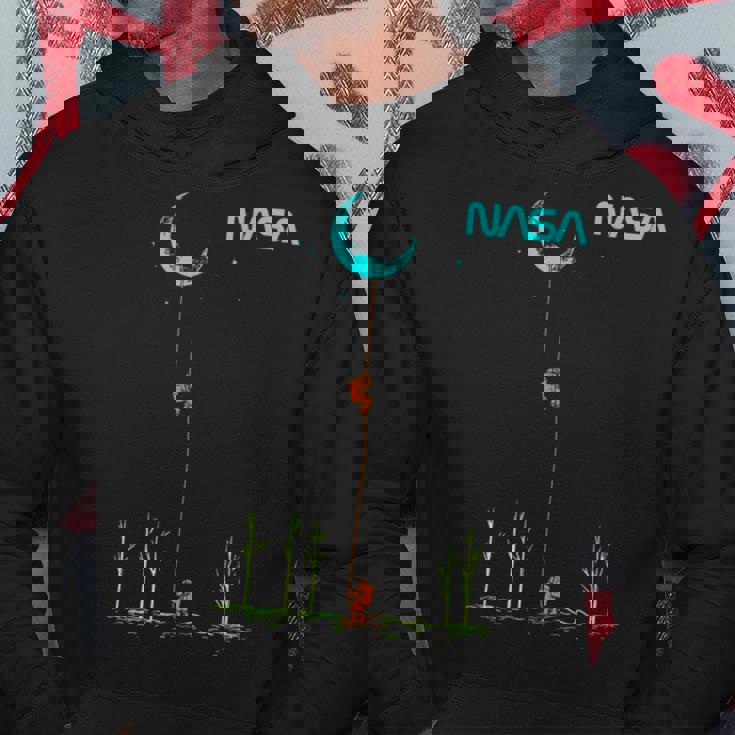 Nasaの宇宙飛行士がロープを登ってムーンワームのロゴを目指す パーカー 面白い贈り物