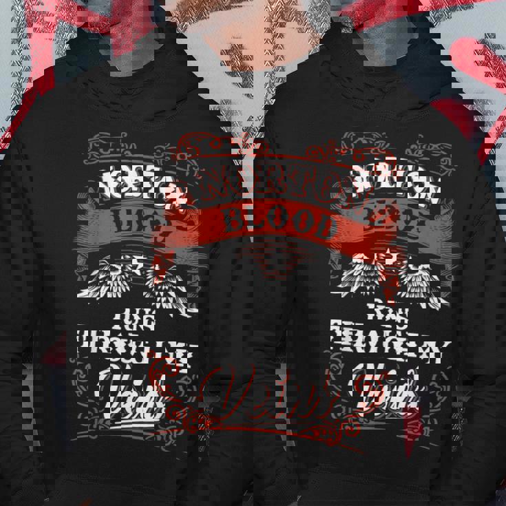 Norton Blood Run Through Myeins Family Christmas パーカー 面白い贈り物