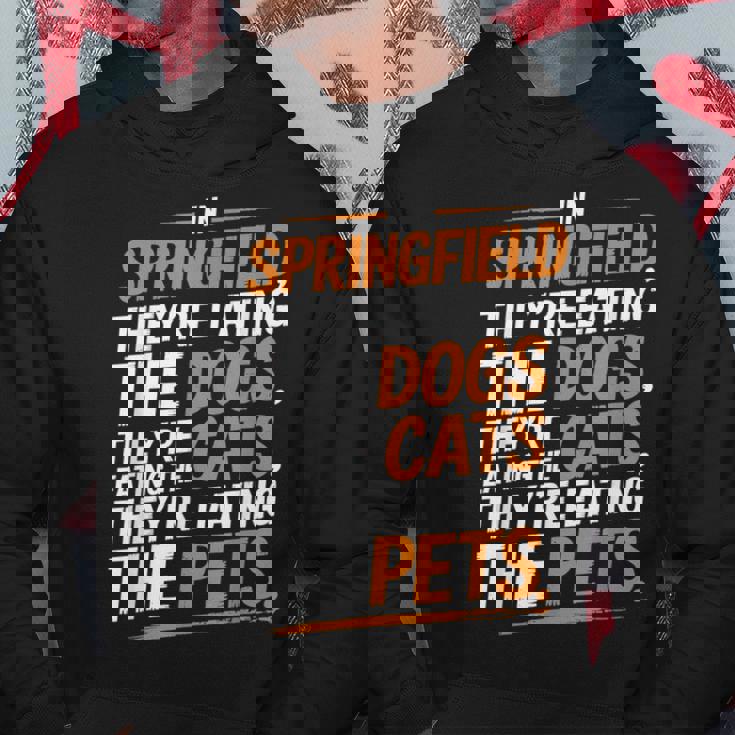 Springfieldでは、They Eating The Cats The Dogs The Pet パーカー 面白い贈り物