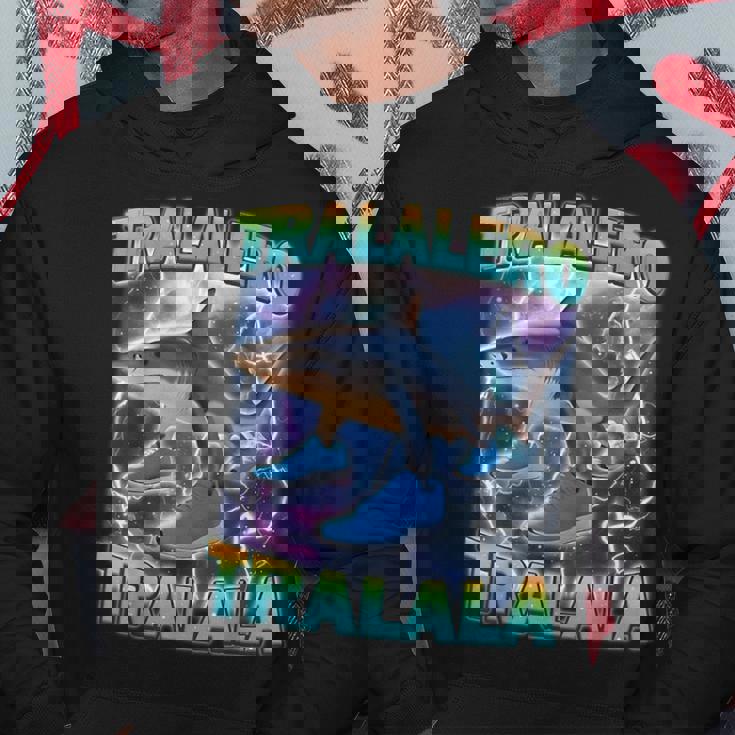 Tralalero Tralala 面白いサメ 靴付き ミーム パーカー 面白い贈り物