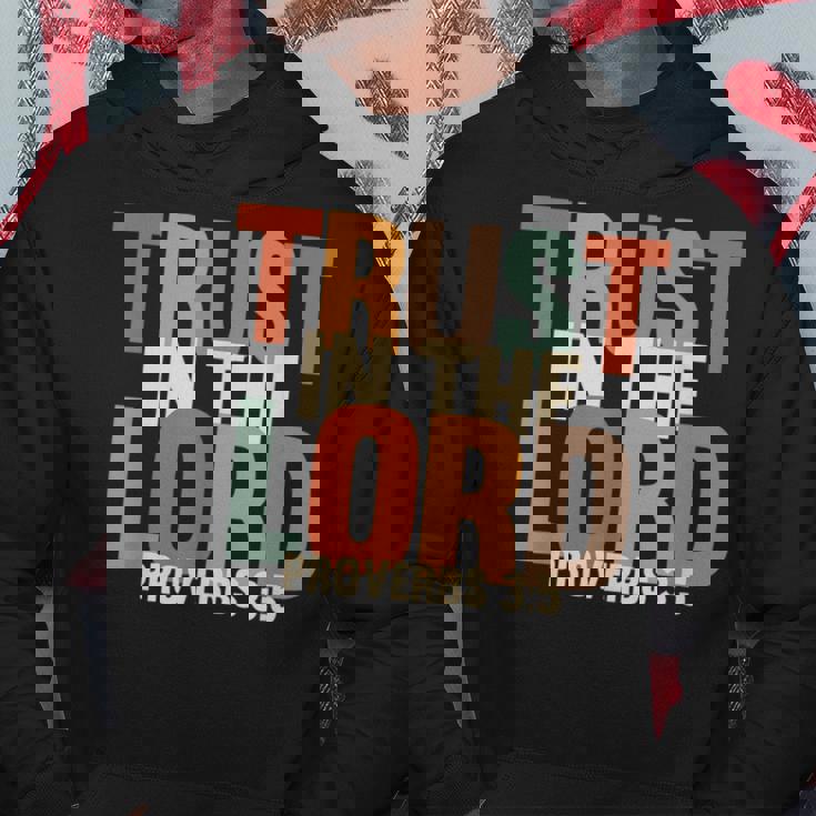 Trust In The Lord 箴言 3 パーカー 面白い贈り物