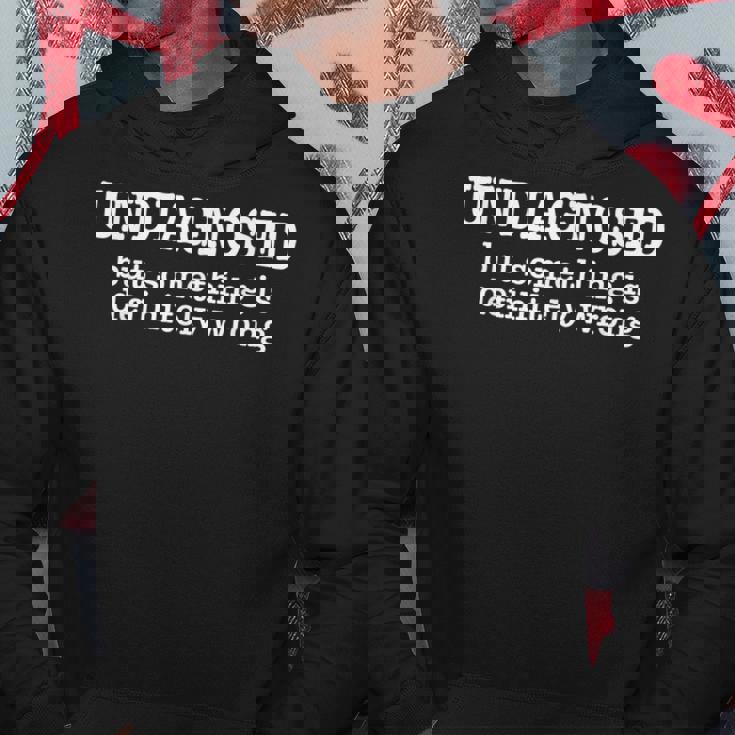 Undiagnosed Butomething Is Definely Wrong 面白い引用 パーカー 面白い贈り物