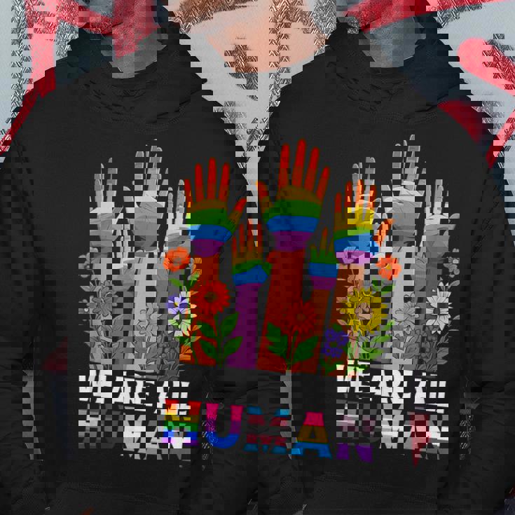 We Are All Human レインボー Lgbt Lgbtq トランスジェンダー ハンドフラワー パーカー 面白い贈り物