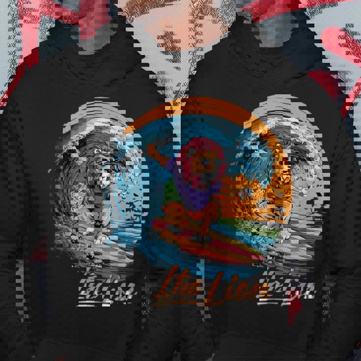 おもしろい ライオン サーフィン ライオン スポーツ サーファー 動物 恋人 夏 パーカー 面白い贈り物