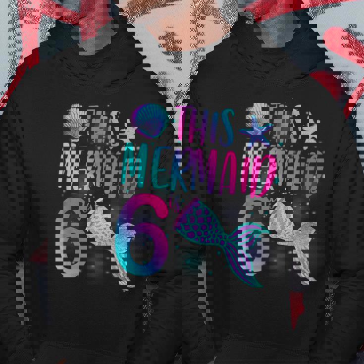 このマーメイドは6歳の6歳の誕生日マーメイドガールパーティーです。 パーカー 面白い贈り物