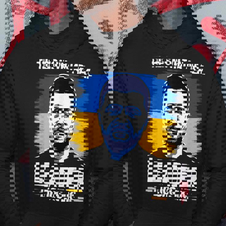 これが本当のリーダーがzelenskyをサポートしているように見えるものです。 パーカー 面白い贈り物