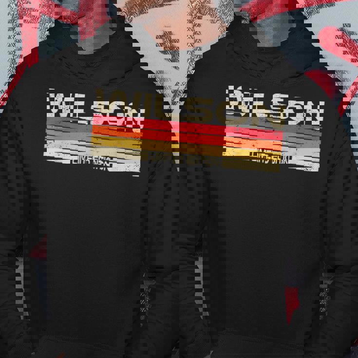 ウィルソン 姓 誕生日 家族 再会 80年代 90年代 夕日 パーカー 面白い贈り物