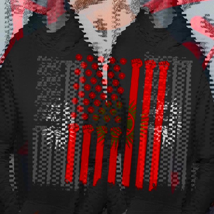 キルギス アメリカ 手拳 キルギス ルーツ アメリカ キルギス 国旗 パーカー 面白い贈り物