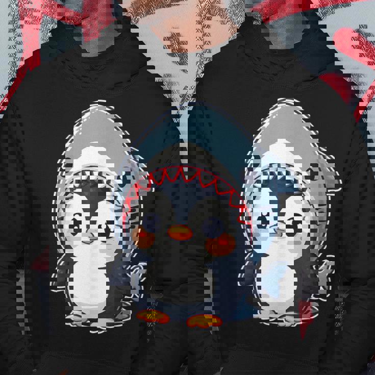 サメのコスチュームを着た面白いペンギン パーカー 面白い贈り物