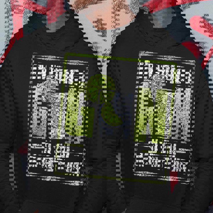 ジンを飲んでるんだ。 恋人 ドリンク ジンズ アルコール ジン パーカー 面白い贈り物