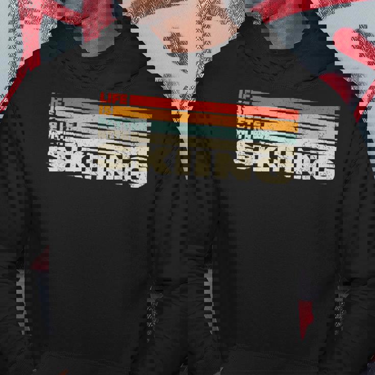 スキースノースキーヤーとレトロなスノウスキーで人生はより良い。 パーカー 面白い贈り物