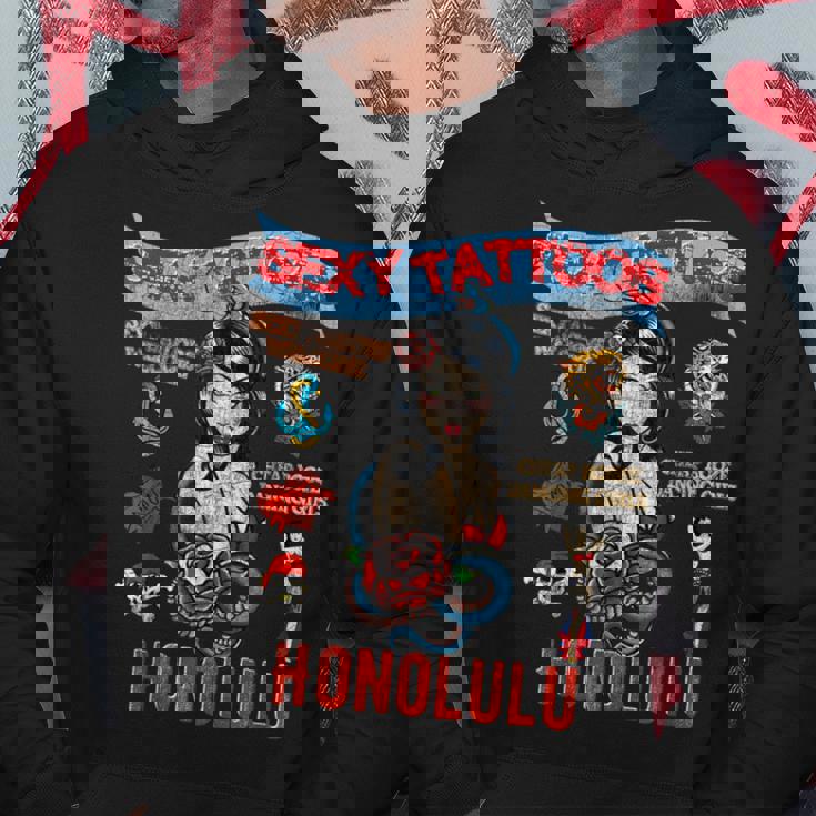 セーラー向けのタトゥーとセクシーガール。 パーカー 面白い贈り物