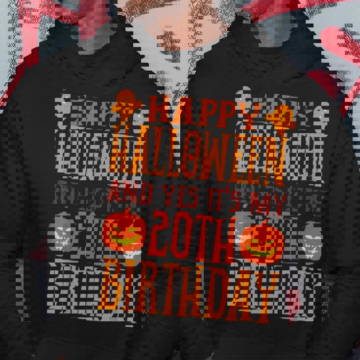 ハッピーハロウィンそしてはい、私の20歳の誕生日です パーカー 面白い贈り物