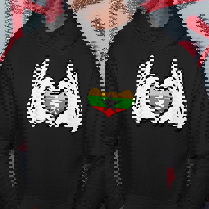 ハートを形作る漫画の手 ミャンマー国旗 パーカー 面白い贈り物