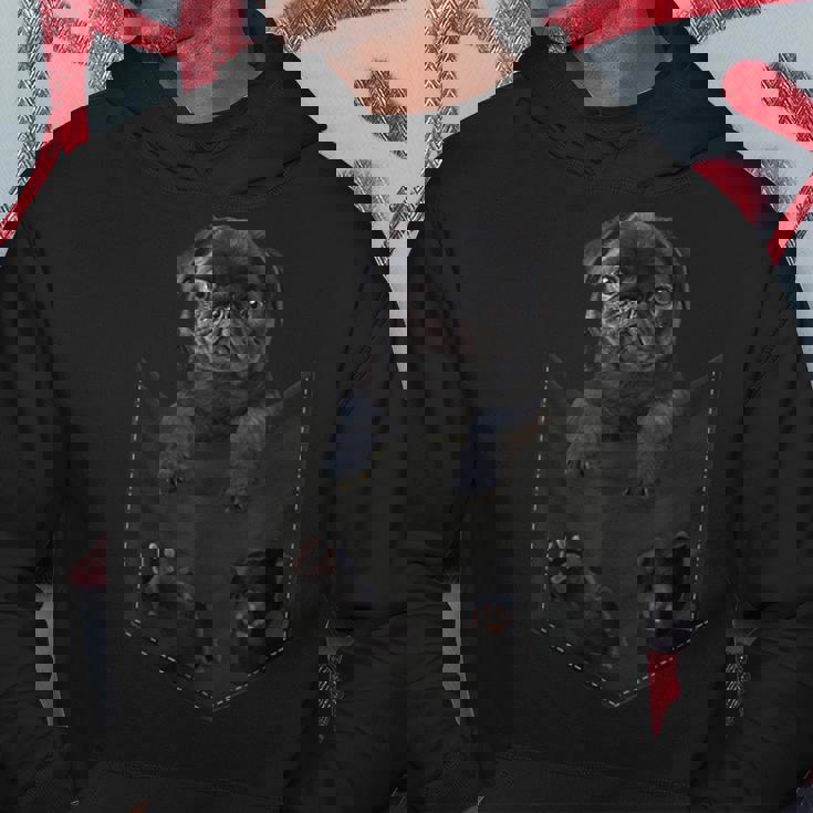 パグ犬愛好家のための面白いブラックパグをポケットに入れましょう。 パーカー 面白い贈り物