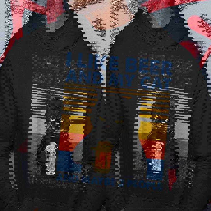 ビール好きで猫が手にビールを飲んでビール友達を応援 パーカー 面白い贈り物